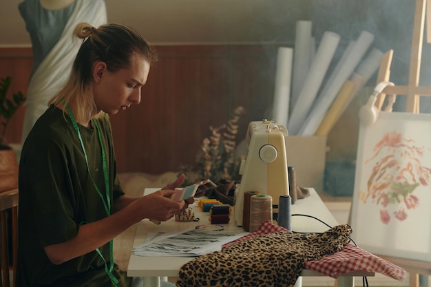 ručne vyšívané vzory na plátne